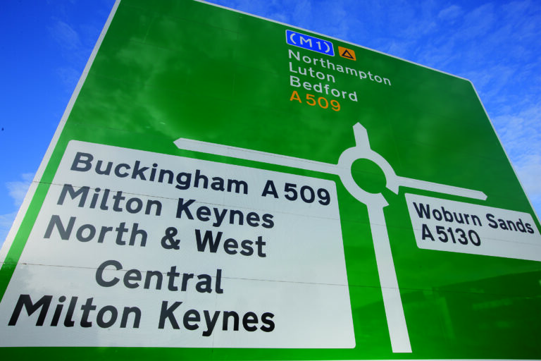 caldecotte-lake-residential-apartments-milton-milton-keynes-roundabout-transport-a421