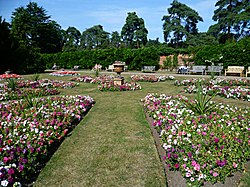 The_gardens_of_Nonsuch_Mansion_geograph_3613679